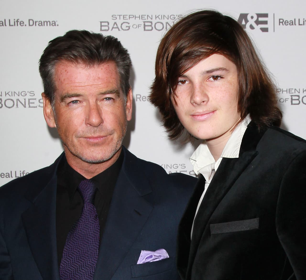¿Les parece guapo Pierce Brosnan? Entonces le encantará su hijo, Dylan Brosnan.