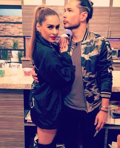 El cantante español, Juan Solo, nos confirma que el amor a primera vista si existe.