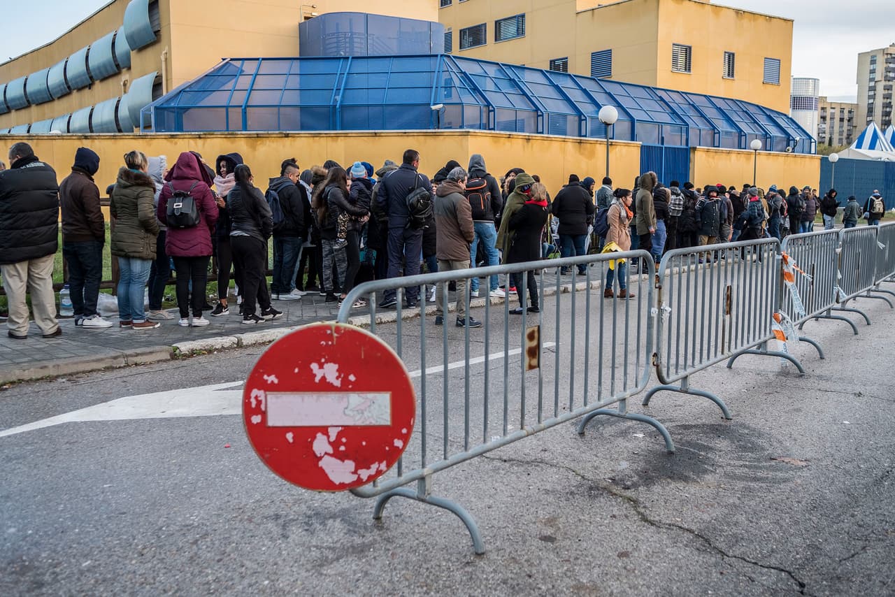 Dozens of people from Venezuela, El Salvador, Nicaragua and Colombia, among other countries, queue at a Madrid immigration office to request an appointment to apply for asylum in Spain.