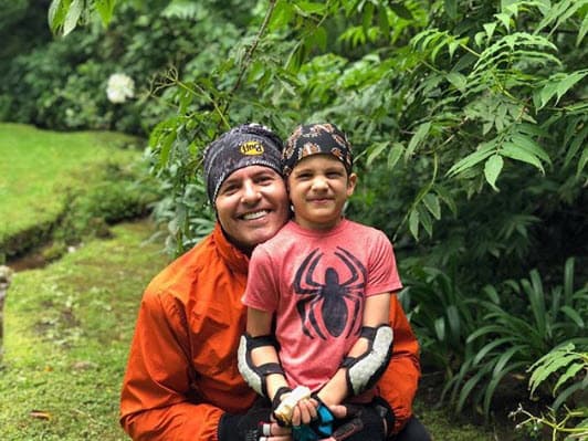 Emiliano es el más pequeño de los tres.