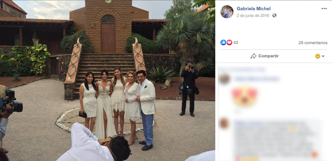 A través de las redes sociales, circularon fotografías donde aparecen en la ceremonia espiritual, como esta que publicó Gabriela Michel.
<br>