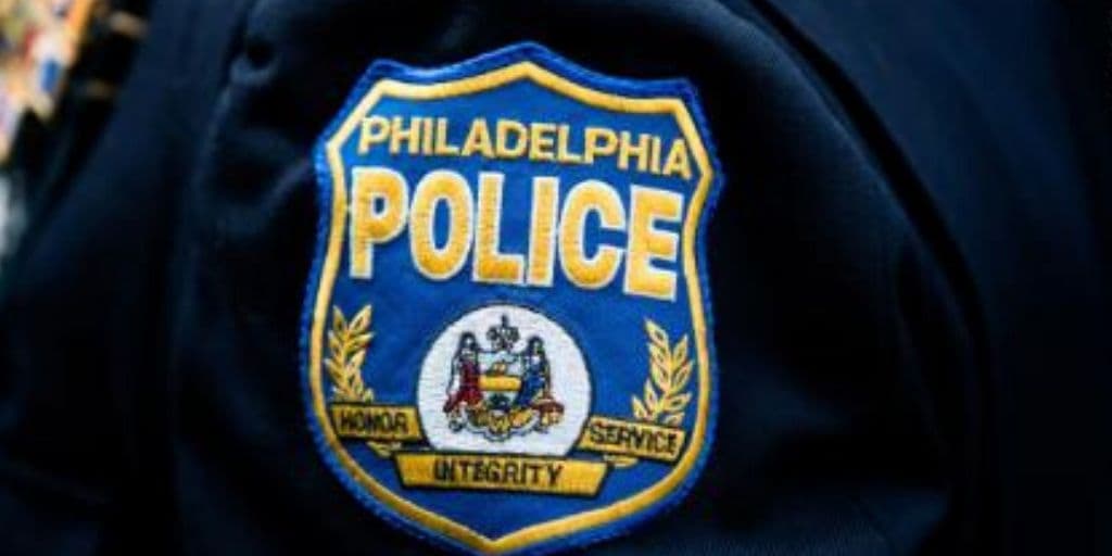 Oficiales de la policía de Filadelfia usarán mascaras de tela en medio de la pandemia del coronavirus 