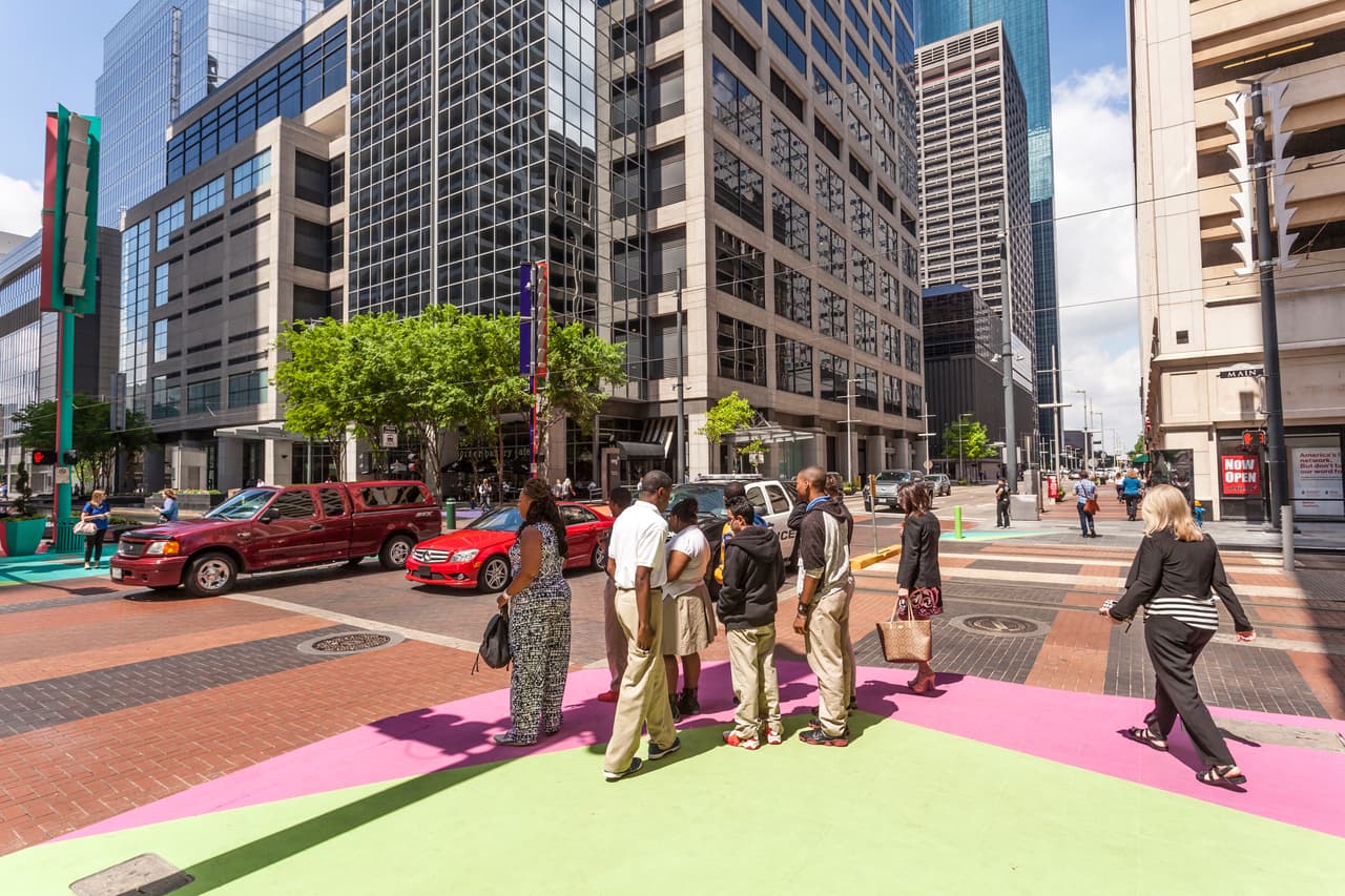 <b>Puesto 12. Texas</b>
<br>
<br>Denuncias por robo de identidad: 465 por cada 100,000 habitantes (total: 134,788 denuncias).
<br>
<br>Pérdida de dinero promedio para todos los tipos de fraude: 350 dólares. 
<br>
<br>Usos más comunes del robo de identidad: otras estafas de identidad (27%) y fraude para préstamos o alquileres (29%).
<br>