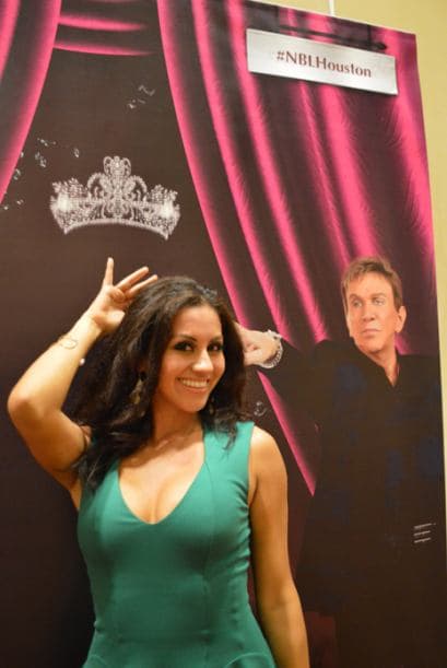 Dos elementos claves en cualquier audición de Nuestra Belleza Latina: mucho maquillaje y mucha actitud. Osmel, no eres el único... con actitud.