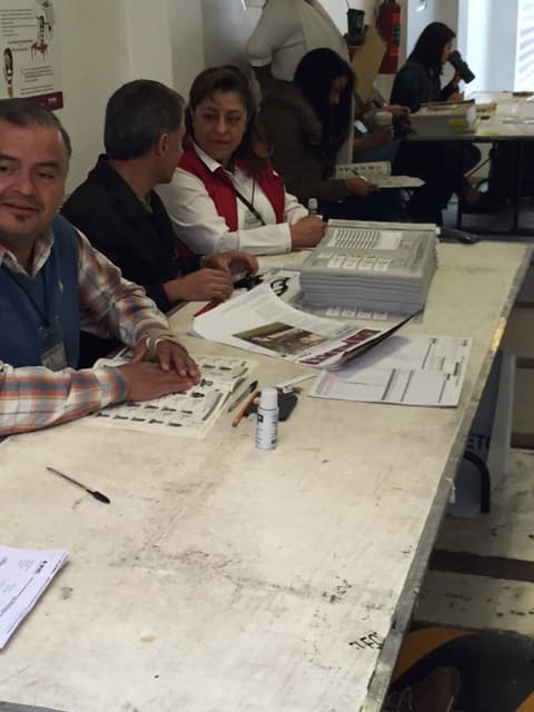 Funcionarios de casilla.