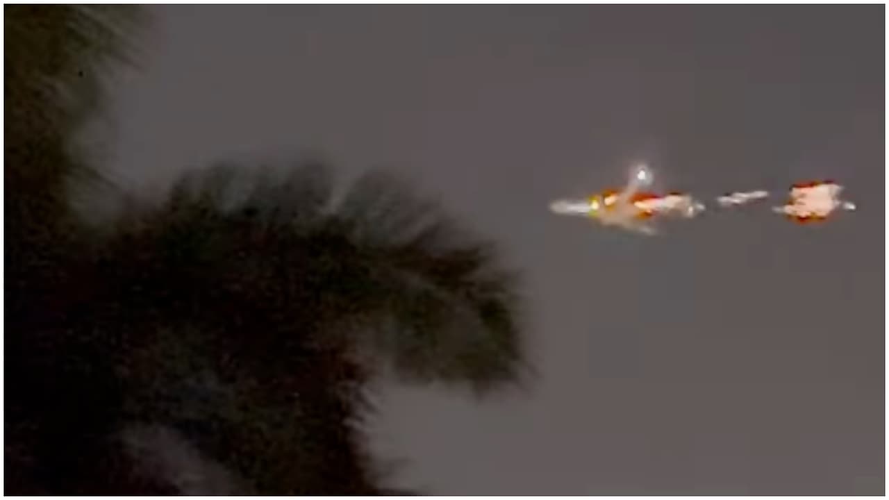  Tenía un "agujero del tamaño de una bola de sóftbol": Avión se ve obligado a aterrizar de emergencia en Miami