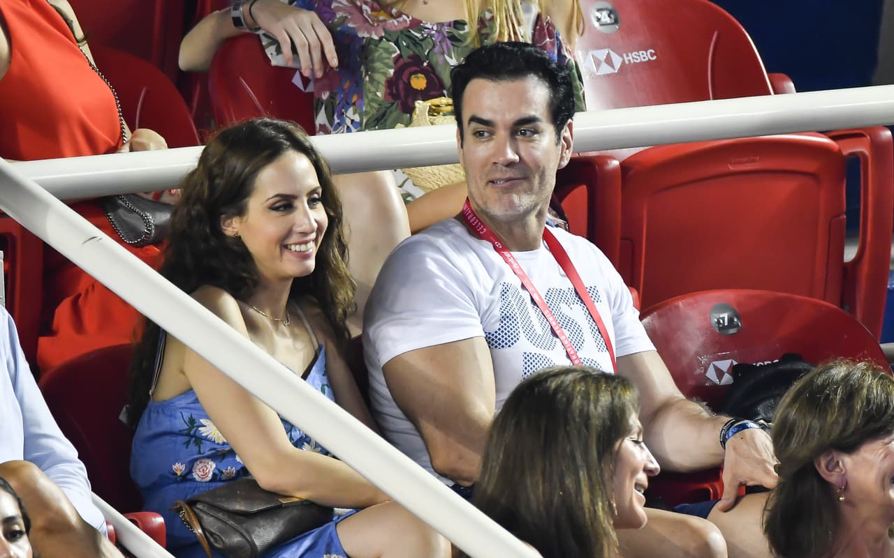 El galán de telenovelas 
<b><a href="https://www.univision.com/shows/el-gordo-y-la-flaca/david-zepeda-admite-que-su-personaje-en-por-amar-sin-ley-le-marco-en-cuestiones-del-amor-video">David Zepeda</a></b> y su novia, 
<b>Lina Radwan</b>, suelen ser muy celosos con su vida privada y son muy pocas las veces en las que se les ha fotografiado juntos en público, pese a que tienen 9 años de relación.