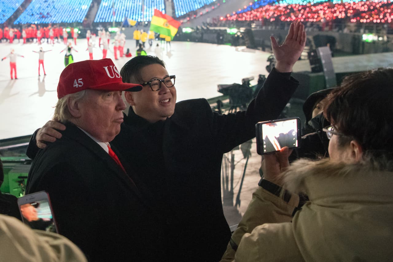 Como último dato de color: los imitadores de Kim Jong Un y de Donald Trump fueron expulsados del estadio durante la ceremonia.