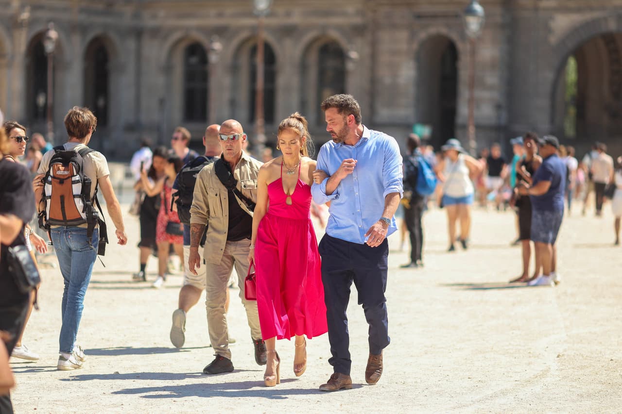 La cantante y el actor se fueron a celebrar este domingo 24 al 
<b>nuevo restaurante de Christian Dior</b> en París, según la reseña del Daily Mail.
<br>