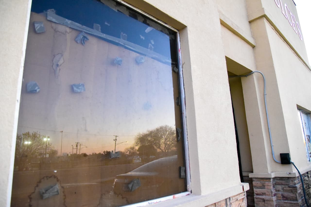 La panadería estuvo cerrada unos cuantos días, lo que llenó de incertidumbre a sus clientes. Al conocer qué había pasado, comenzaron las manifestaciones de apoyo a los comerciantes hispanos, respetados por la comunidad.