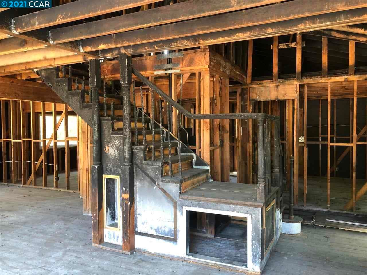 Pero existe un pequeño detalle¨: quedó extremadamente dañada en un incendio. Y si debido a sus condiciones pensaste que se trataba de una ganga, te equivocas: su precio en el mercado comenzó en los $850,000.