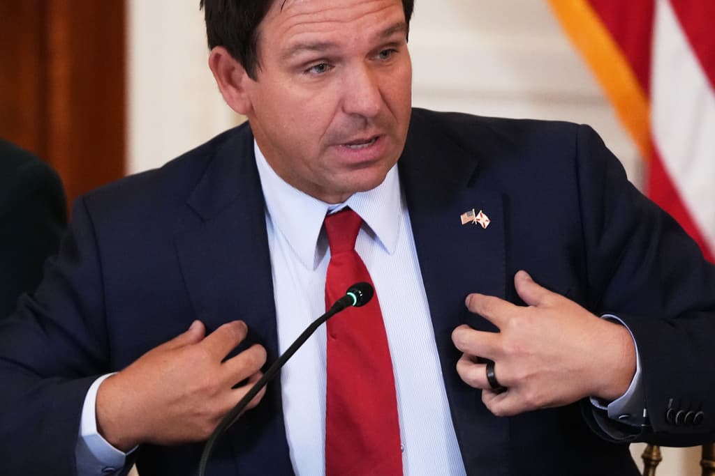 DeSantis firma ley de nuevo mapa de redistribución de distritos que favorece al Partido Republicano