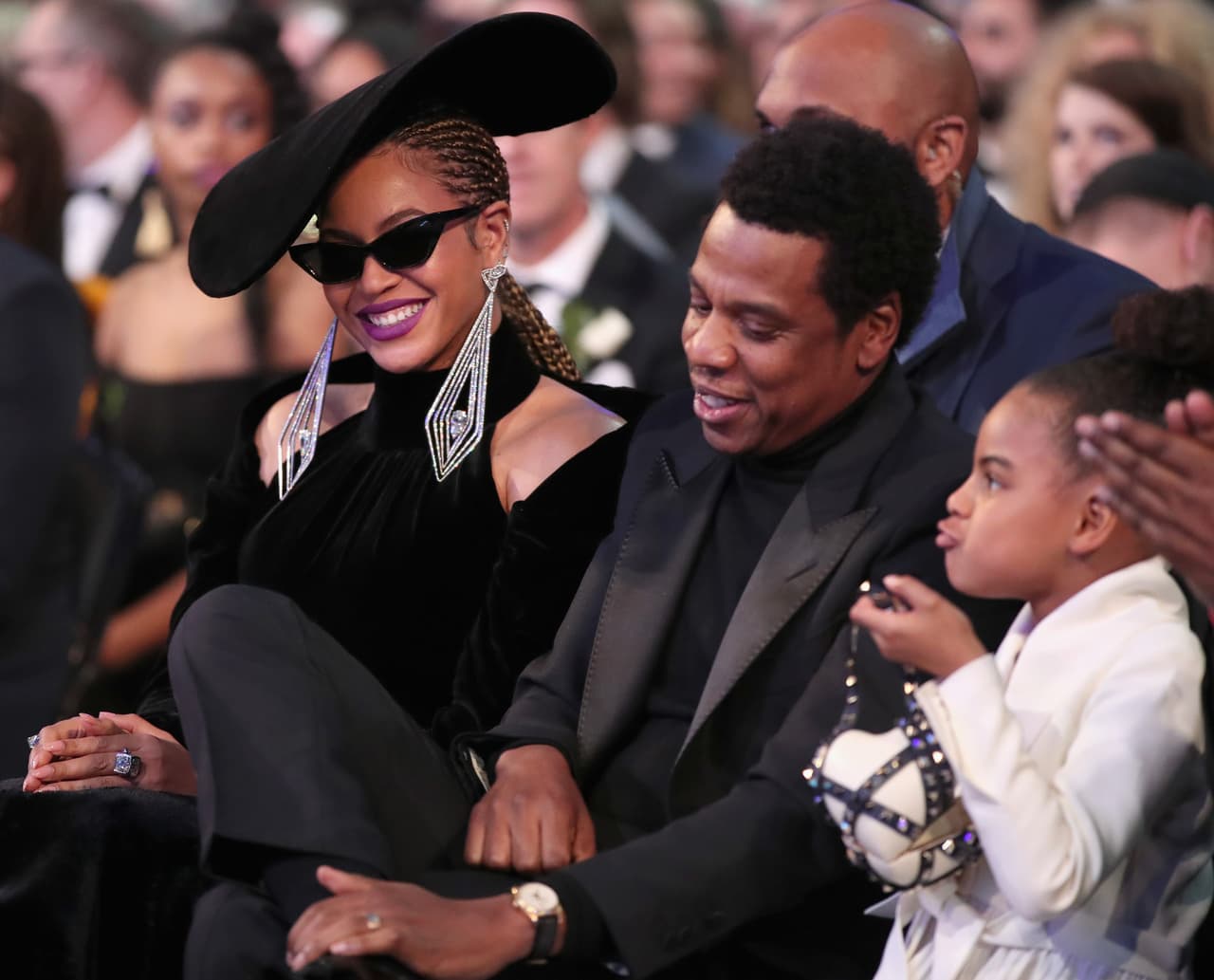 En varios momentos de la gala, Blue Ivy se comportó como toda una niña, haciendo muecas y divirtiendo a sus papás.