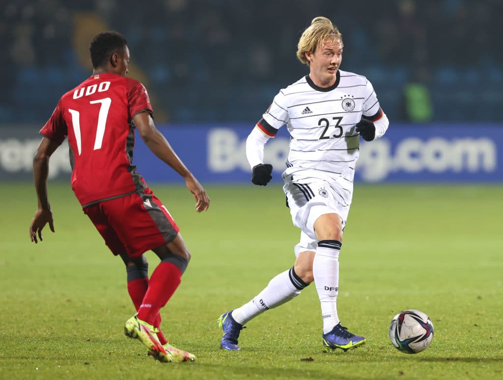 Alemania gana tranquilamente ante Armenia 4-1 durante las eliminatorias de la UEFA, rumbo a Qatar 2022. Los goles fueron de Kai Havertz, doblete de Ilkay Gundogan y anotación de Jonas Hoffmann para conseguir su boleto a la justa mundialista.