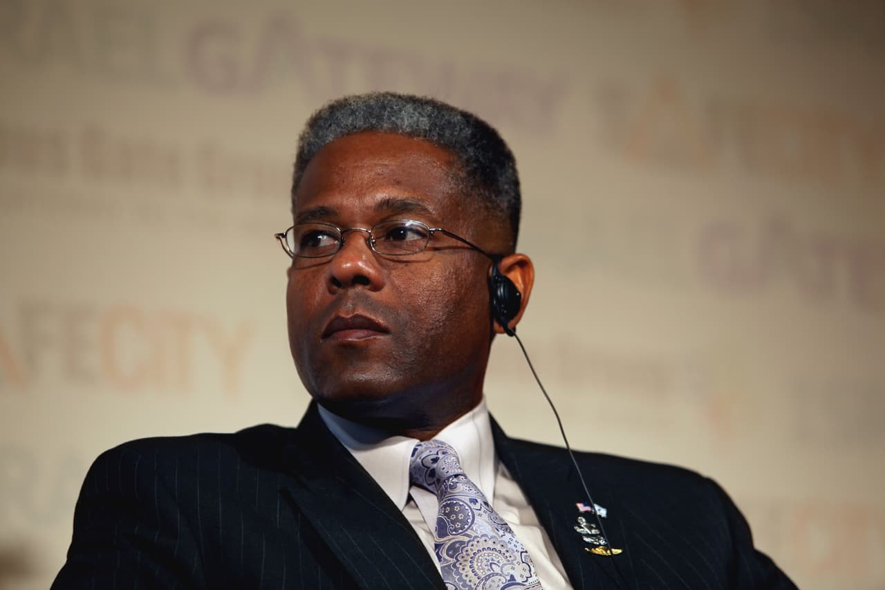 El líder del Partido Republicano en Texas, Allen West, es uno de los seis miembros de la delegación texana en Charlotte. 
<br>
<br>"En Texas, no queremos a gobernantes socialistas. [...] ¿Por qué la gente se va de otros estados que han fracasado a otros, como Texas, solo para encontrar el mismo daño?", dijo en un comunicado difundido este lunes.
