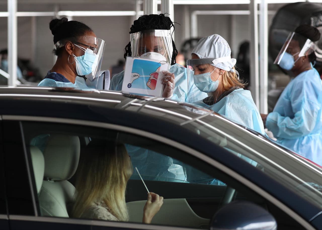 Astros de Houston se unen a lucha contra el coronavirus al abrir nuevo sitio de pruebas