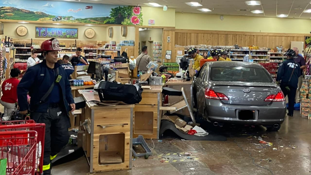 Según las autoridades, el accidente tuvo lugar en la tienda ubicada en 22224 Redwood Road.