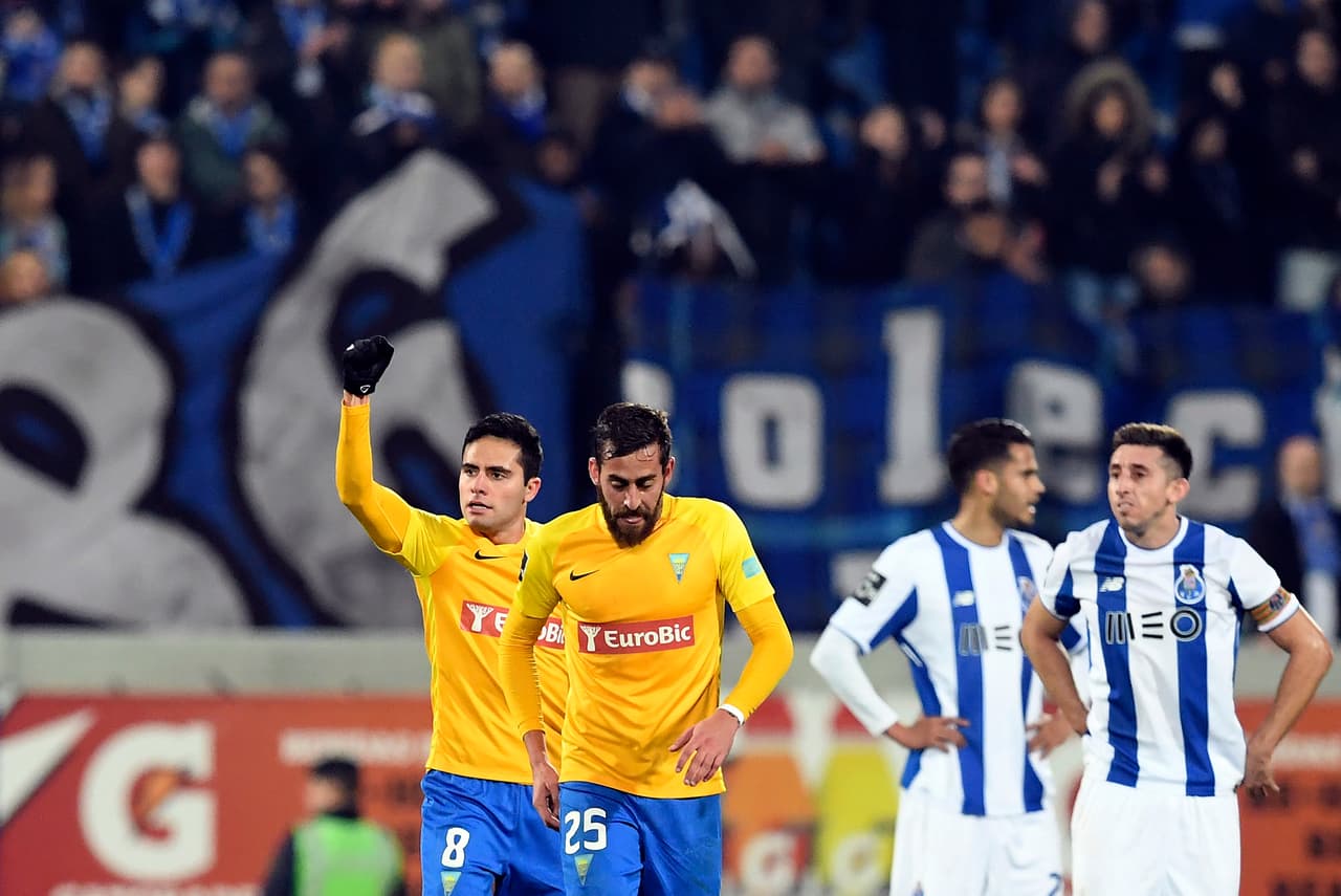 Los locales ganaban por la mínima antes de que se suspendiera el encuentro.