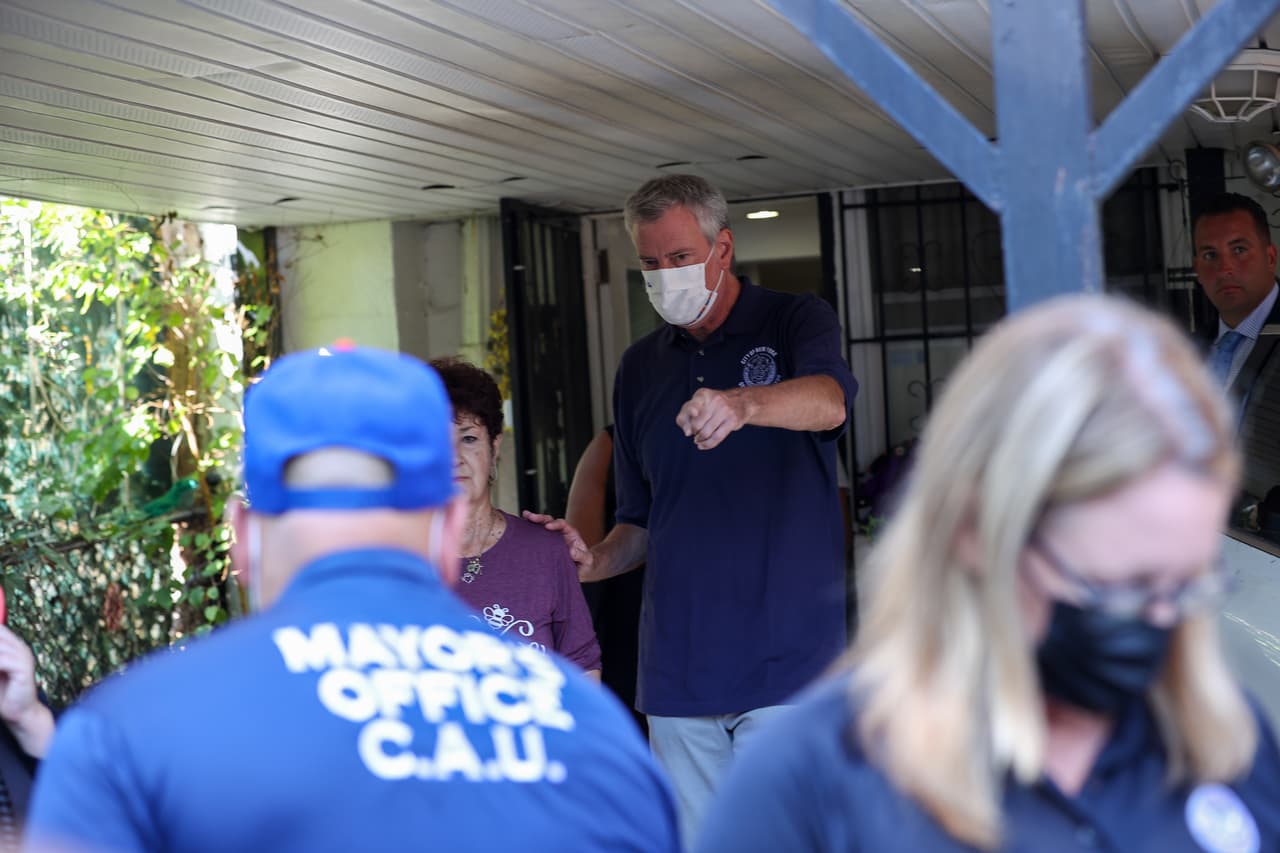 El alcalde de Blasio y otros líderes desatan críticas por su respuesta a las inundaciones