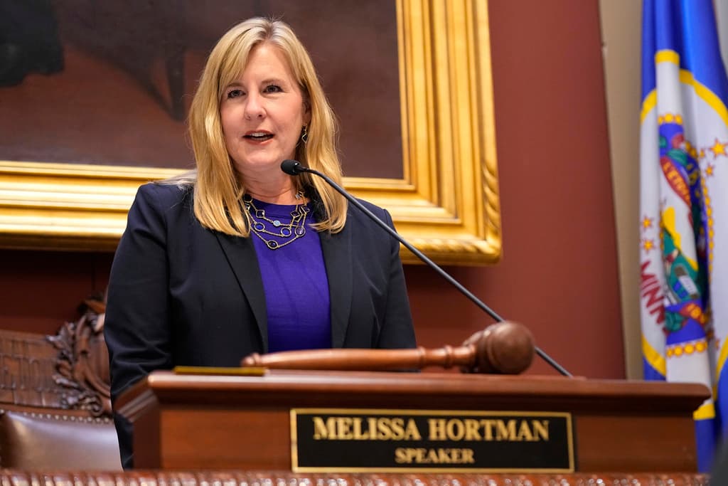 La legisladora estatal de Minnesota, Melissa Hortman, en una sesión legislativa en San Paul en 2023.