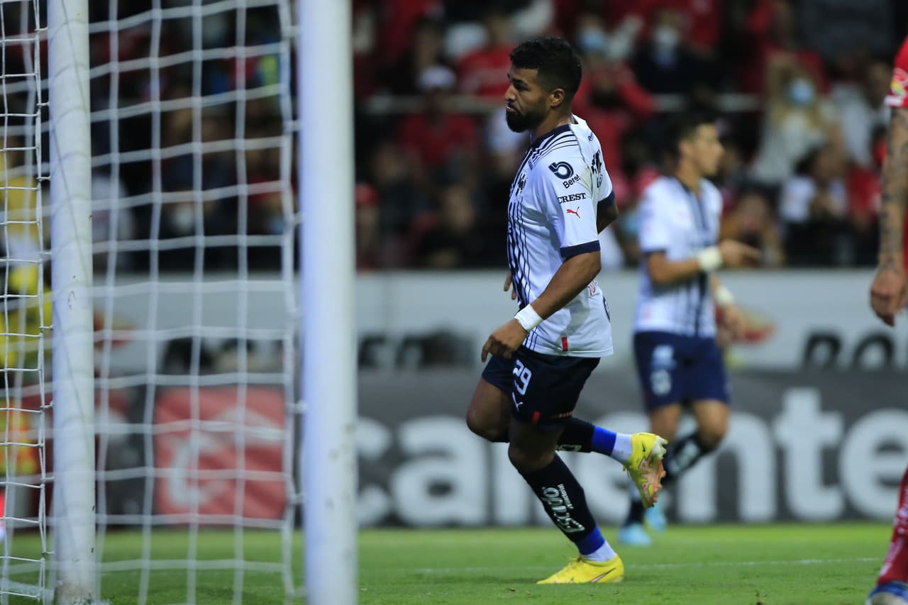 Pero el descuento de Rodrigo Aguirre al minuto 71 emparejaría el encuentro para el 1-1 definitivo que mantiene al Toluca en la cima del torneo con 21 puntos y a Rayados con el subliderato con uno menos.