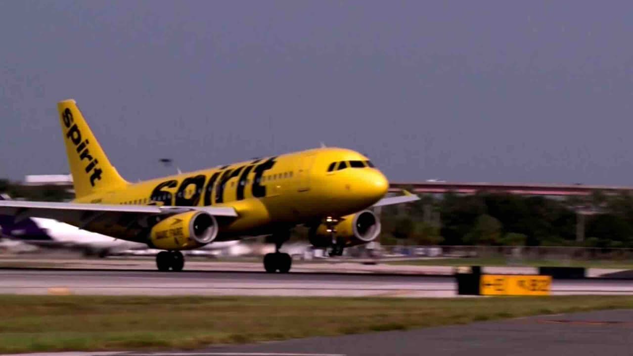 Spirit Airlines cierra operaciones y deja miles de pasajeros varados