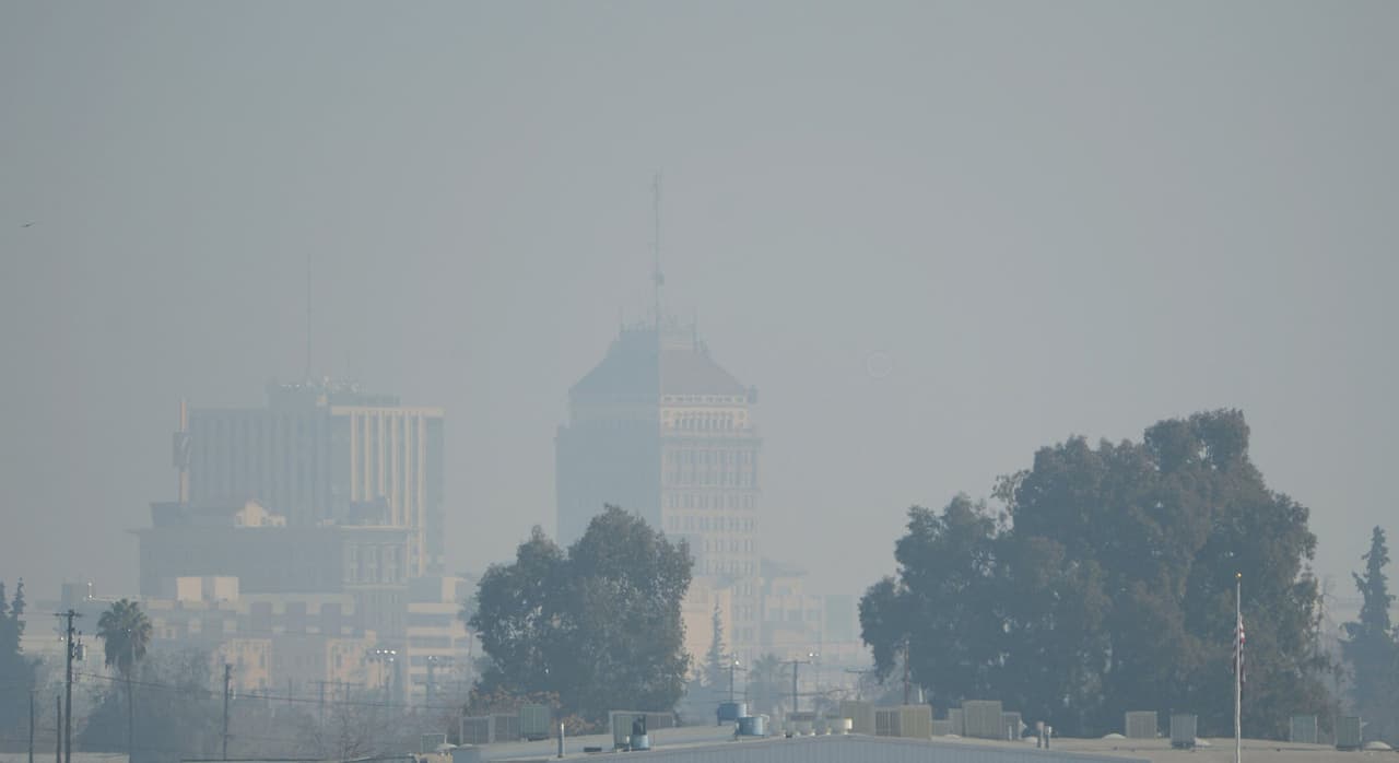 <b>4- Fresno - Madera, California.</b> El aumento del calor, los cambios climáticos, las sequías y los incendios forestales que azotaron especialmente a California en los últimos meses, son todos patrones relacionados con el cambio climático. La suma de tosdos ellos, hacen que el aire sea cada vez menos saludable.
