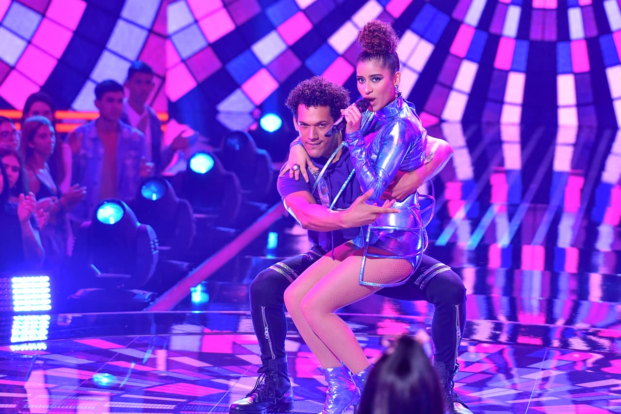 Con grandes aspiraciones en el jurado, Aimée Miranda tomó el stage para 
<a href="https://www.univision.com/shows/reina-de-la-cancion/aimee-miranda-le-queda-a-deber-al-jurado-con-material-girl-de-madonna-video" target="_blank">ofrecer un show musicalizado con 'Material girl' de Madonna</a>. Aunque Natalia Jiménez se notó contenta con la interpretación, Olga, Joss y Natti le pidieron que volviera a sacar su lado explosivo.