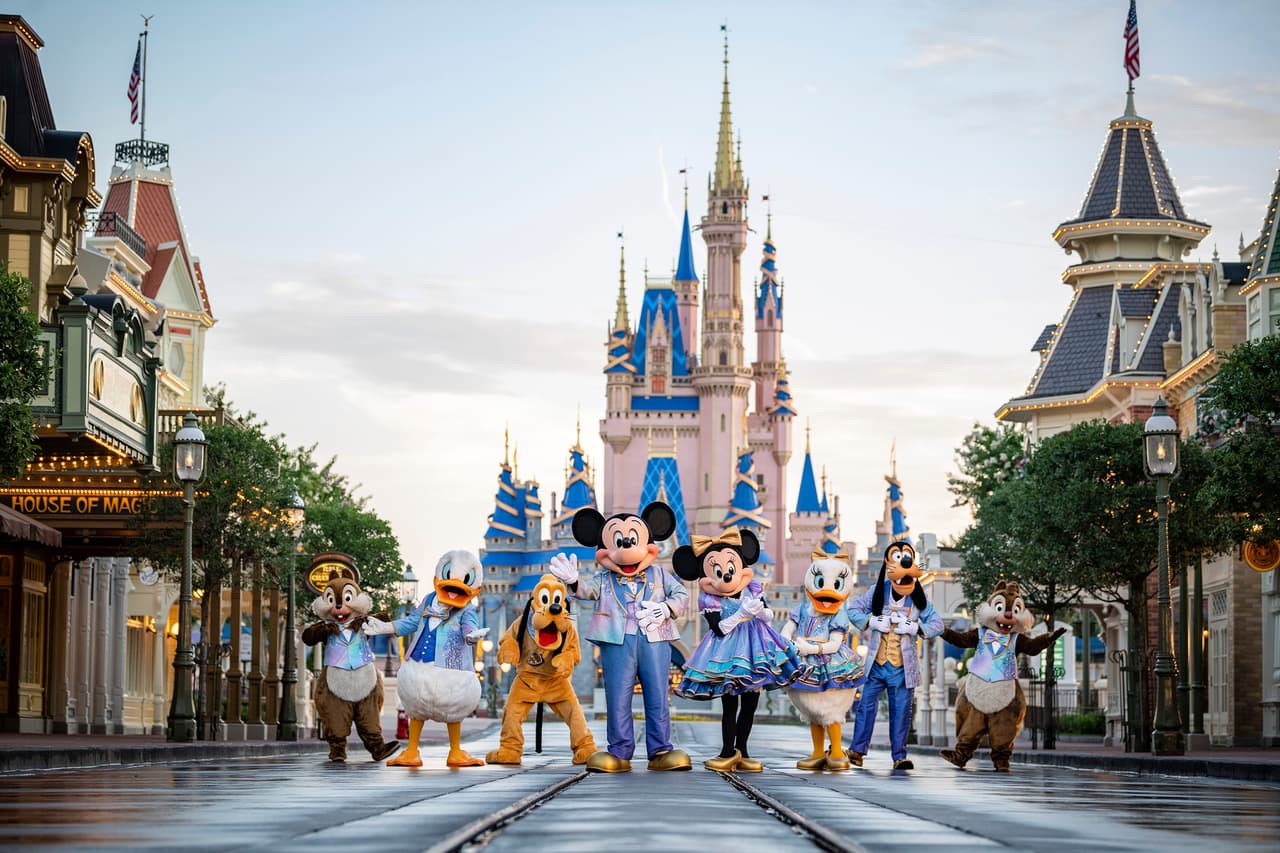 Walt Disney se prepara para la celebración de su 50 aniversario en los parques de Orlando, Florida.
<br>