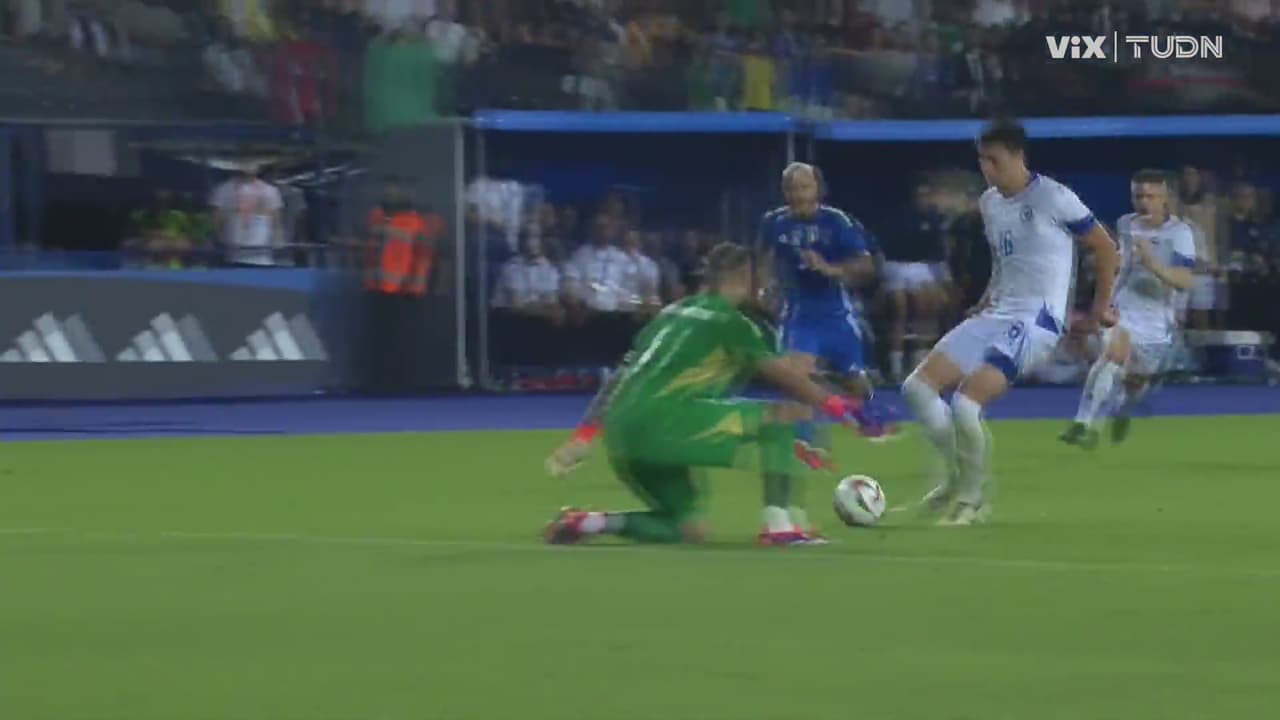 ¡Gigi corrige el error de la defensa y salva a Italia del empate!