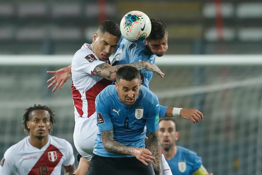 Renato Tapia y Giorgian De Arrascaeta fueron los encargados de baatir las redes en el empate 1-1 de Perú y Uruguay.