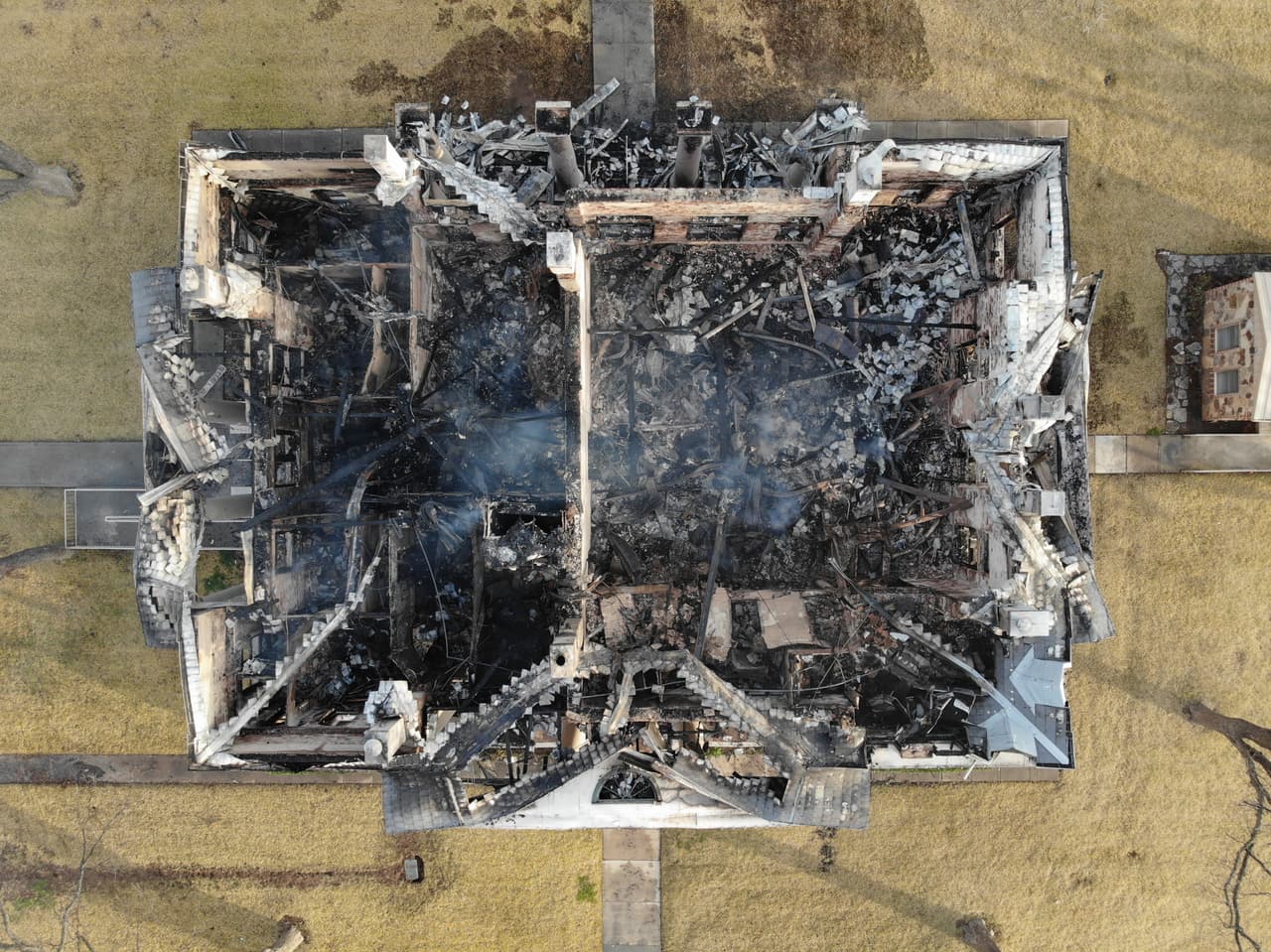 Todos los registros y documentos del condado se trasladaron a un lugar seguro en diciembre de 2020, por lo que no se vieron afectados.