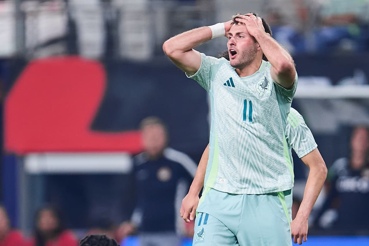 ¿Y el gol? Santi Giménez aumenta racha sin marcar con Selección Mexicana