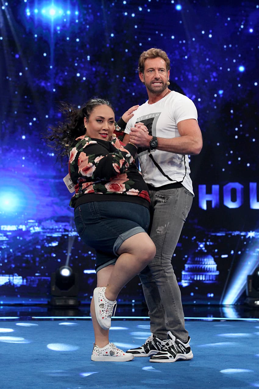Gabriel Soto participó junto con Michelle Rodríguez en un reto que implicaba vender un producto, así que bailó un poco de tango.