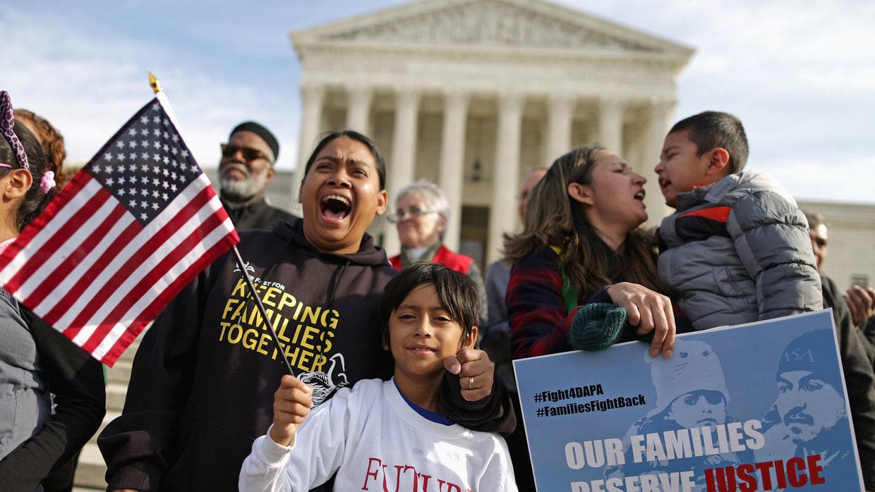 Líderes de California celebran la decisión de la Corte Suprema de mantener el programa DACA