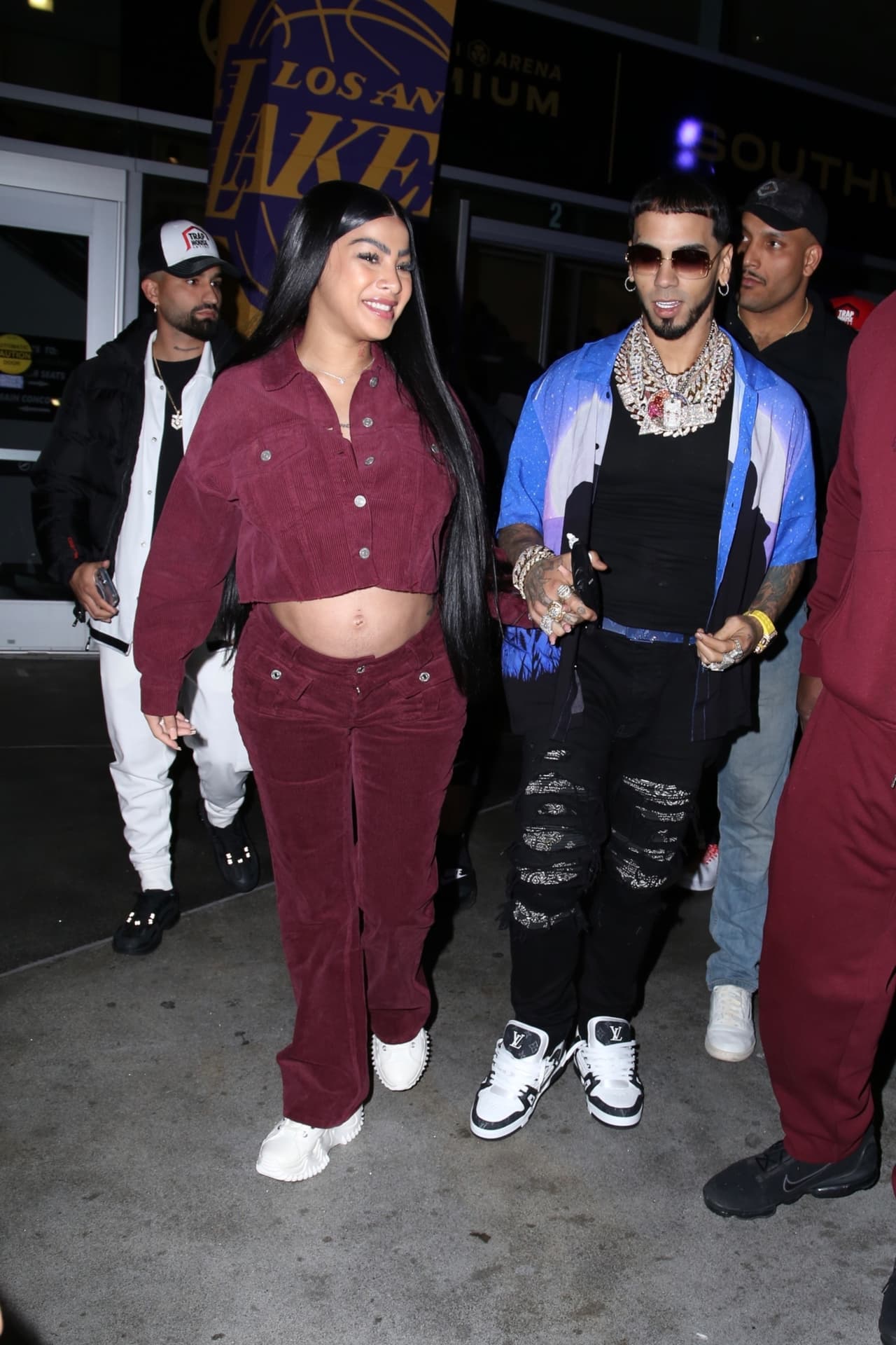 Además, acudió al partido con sus conocidas cadenas llenas de brillantes.
<br>