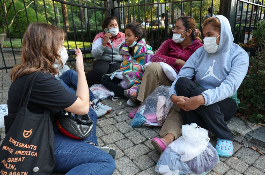 El clamor de algunos líderes demócratas a Biden para hacer frente a la llegada de inmigrantes