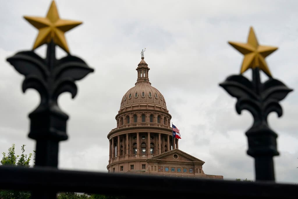 Demócratas de Texas abandonan el estado para tratar de detener el proyecto republicano de restricción al voto