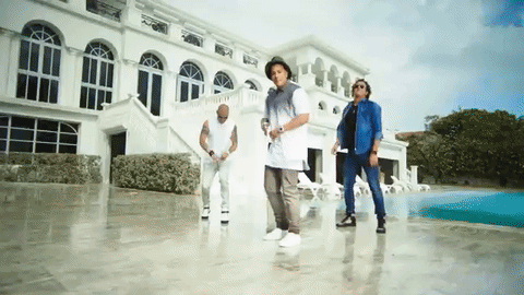 Una rola que está para derretirnos de amor es ‘Nota de amor’, un éxito en el que participó al lado de Wisin y Carlos Vives.