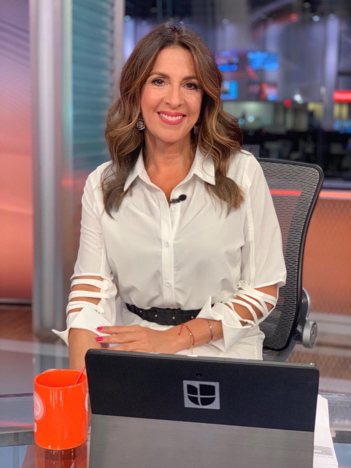 Apenas unas cuantas líneas marcan el rostro de Maity Interiano, quien siempre conserva una sonrisa sincera en su rostro.
<br>