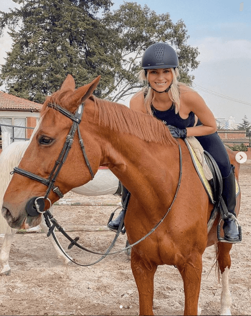 <b>#3 Irina Baeva</b>
<br>En sus historias de Instagram, Irina Baeva solía compartir varios momentos montando a caballo. No obstante, durante varios meses dejó de publicar videos de sus actividades ecuestres.