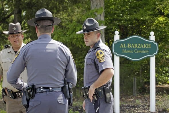 Con su entierro, se pone fin a la polémica sobre el lugar donde debían reposar sus restos después de que varios cementerios de Massachusetts, donde vivían los Tsarnaev, rechazaran su cadáver.