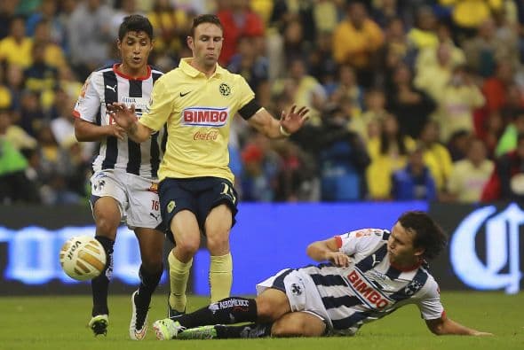 El peor momento de su carrera lo vivió en el Apertura 2011 dónde no participó un solo minuto con el equipo bajo la dirección de Carlos Reinoso y Alfredo Tena conformándose con participar con el equipo Sub-20.