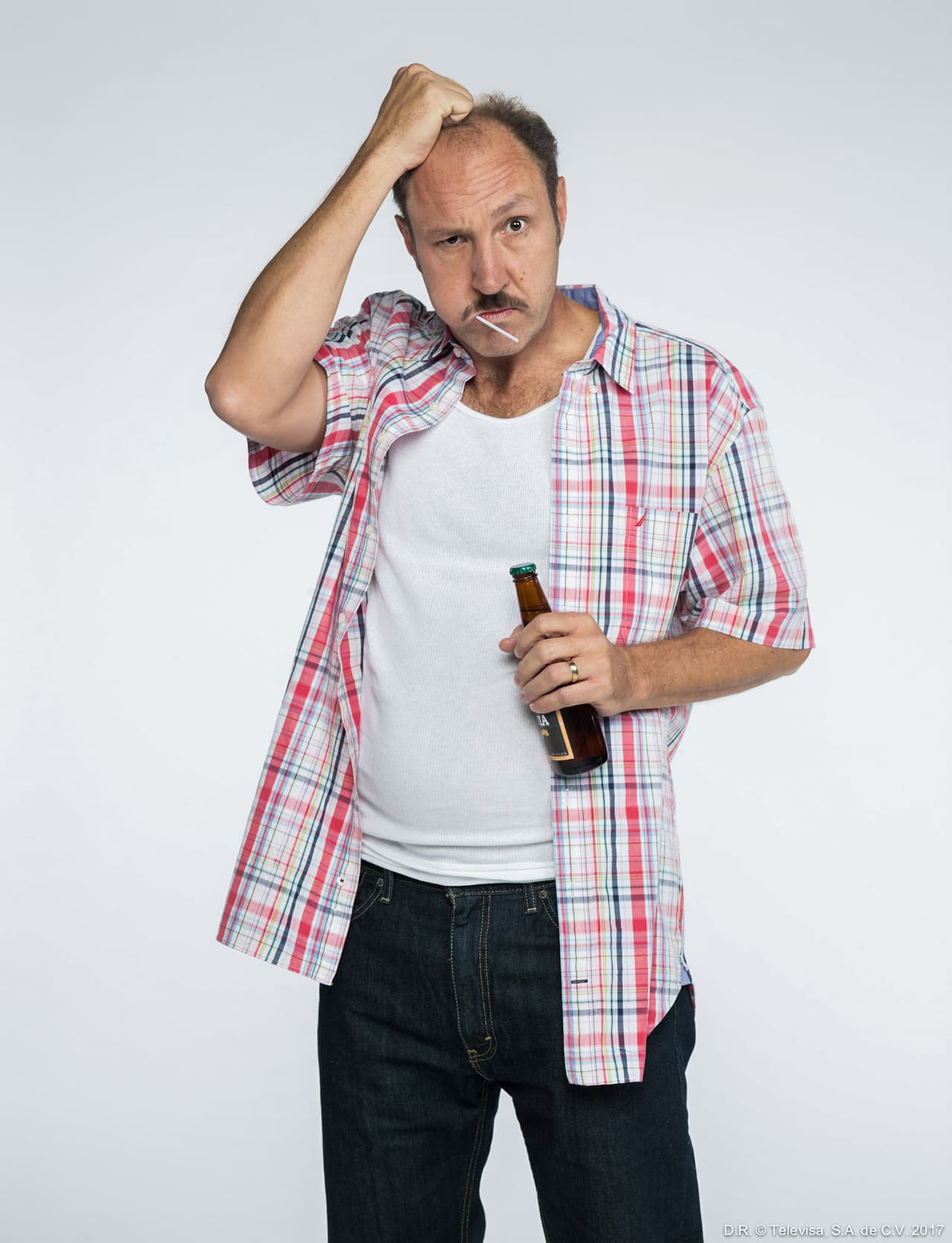 Federico representa al marido que nadie quiere tener, es un hombre sedentario, sucio y muy cínico, acostumbrado a salirse con la suya. Enfrentará una guerra interminable con la joven parejita. .
<br>