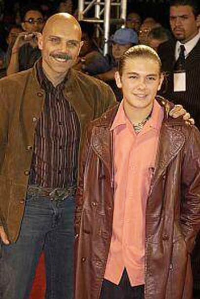 Después de haber conseguido gran popularidad con su primer trabajo, Jordi se integró al elenco de la telenovela 'Por un amor' (2000) y, un año después, filmó la película de 'Serafín'.