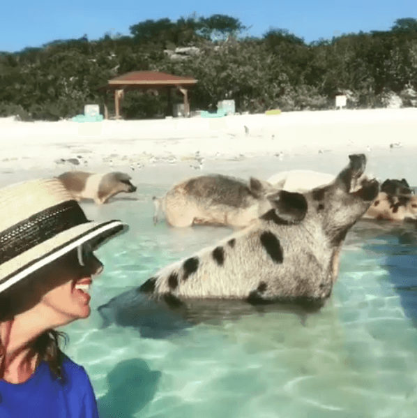 La conductora se divirtió de lo lindo con estos simpáticos personajes de Exuma.