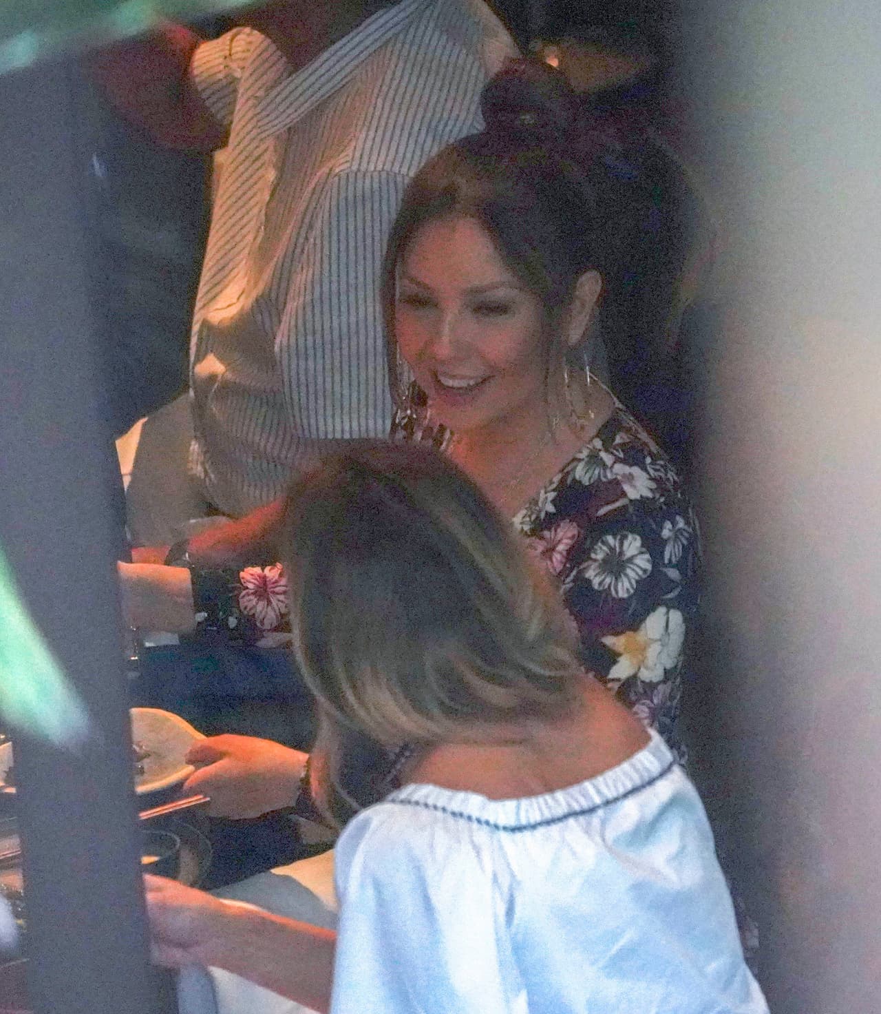 Un paparazzo también estuvo en el lugar y los captó mientras degustaban sus platillos.