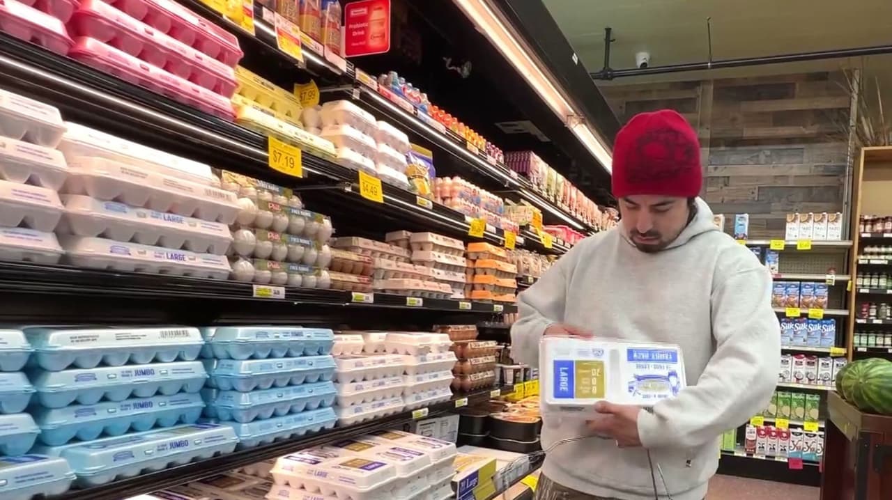 Gasolina y alimentos al alza: Inflación sigue siendo tema de conversación para residentes de Chicago