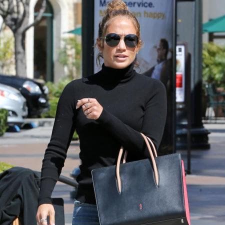 Al lado de las fotos, Jennifer Lopez escribió un mensaje, con el corazón en la mano y dirigido a la viuda de Kobe Bryant, en el día que sufrió "lo más injusto de la vida".