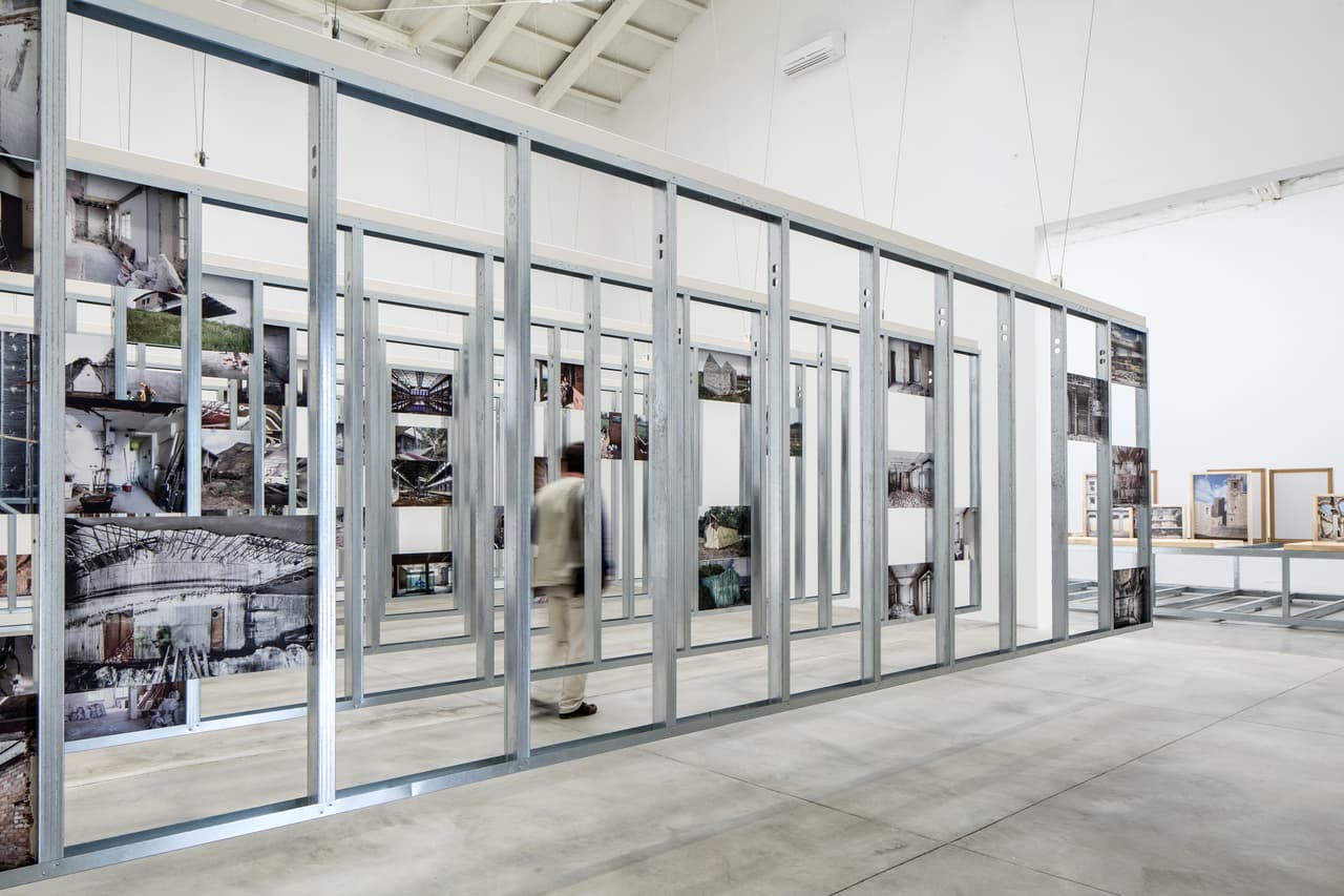 "Unfinished" se llama el pabellón de España, el cual analiza cómo la crisis financiera afectó a ese país.